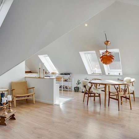 Bath Tub Penthouse In The City Ольборг Экстерьер фото