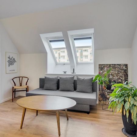 Bath Tub Penthouse In The City Ольборг Экстерьер фото